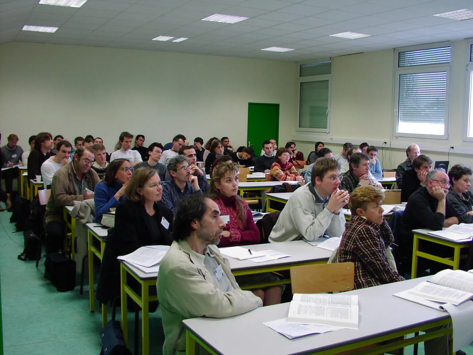 Participants à IHM 2002 assis dans une salle