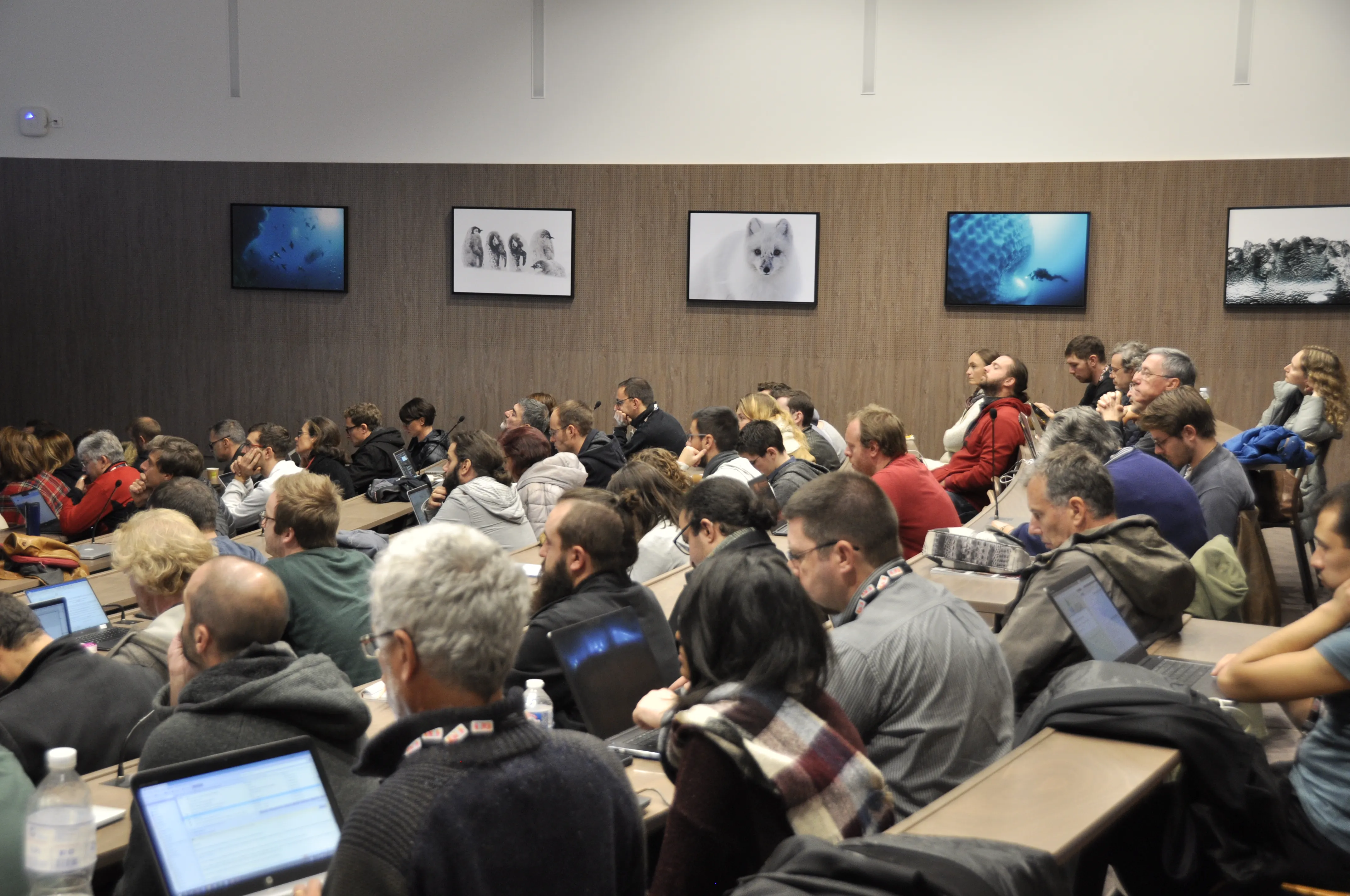 Participants à IHM 18 réunis dans un amphi