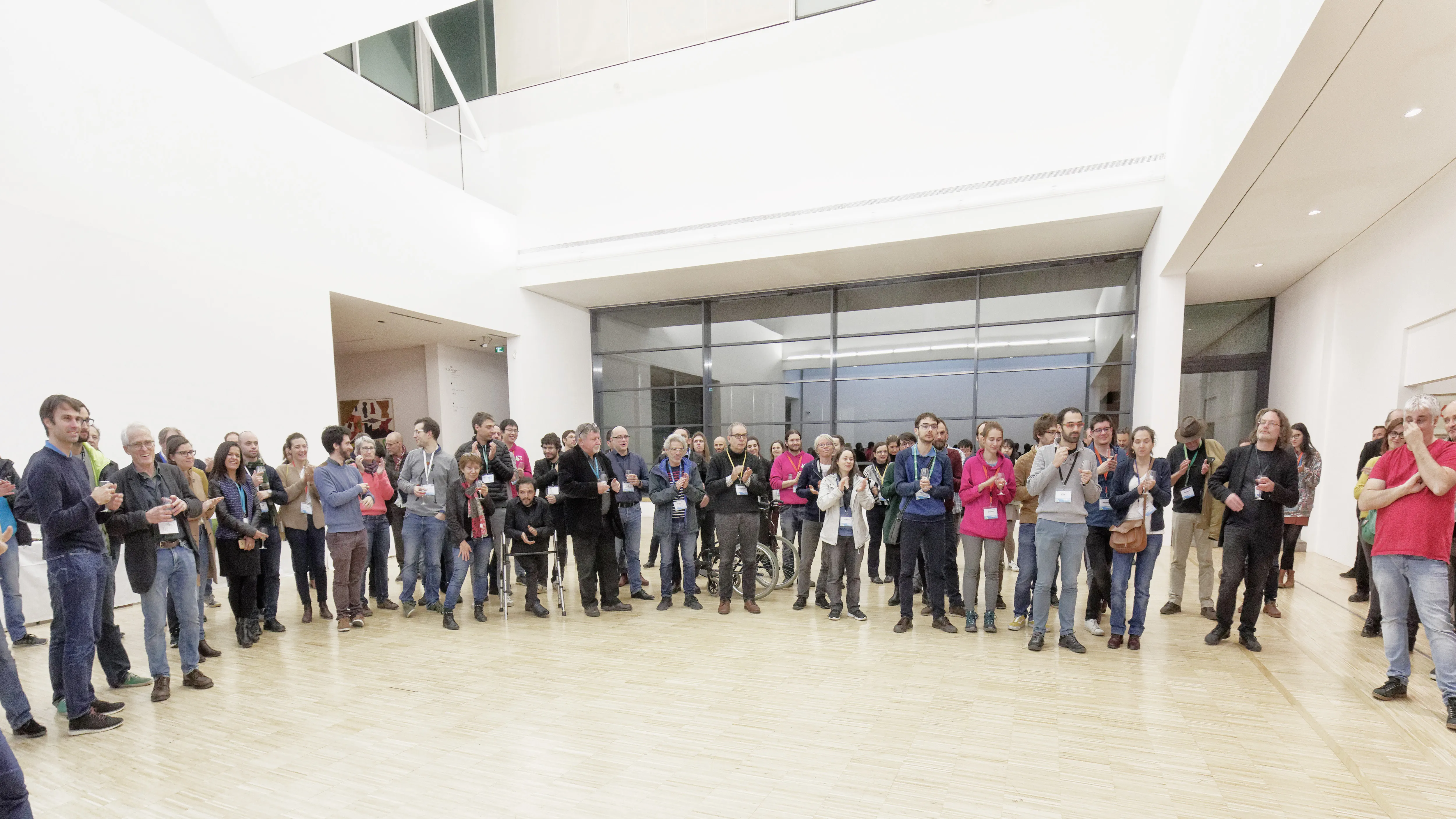 Participants à IHM 19 réunis dans un hall