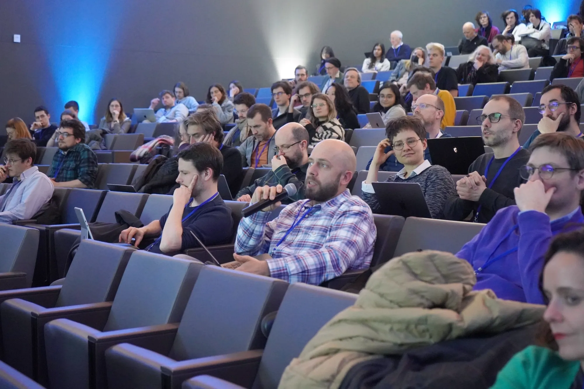 Participants à IHM’24 dans un amphithéâtre