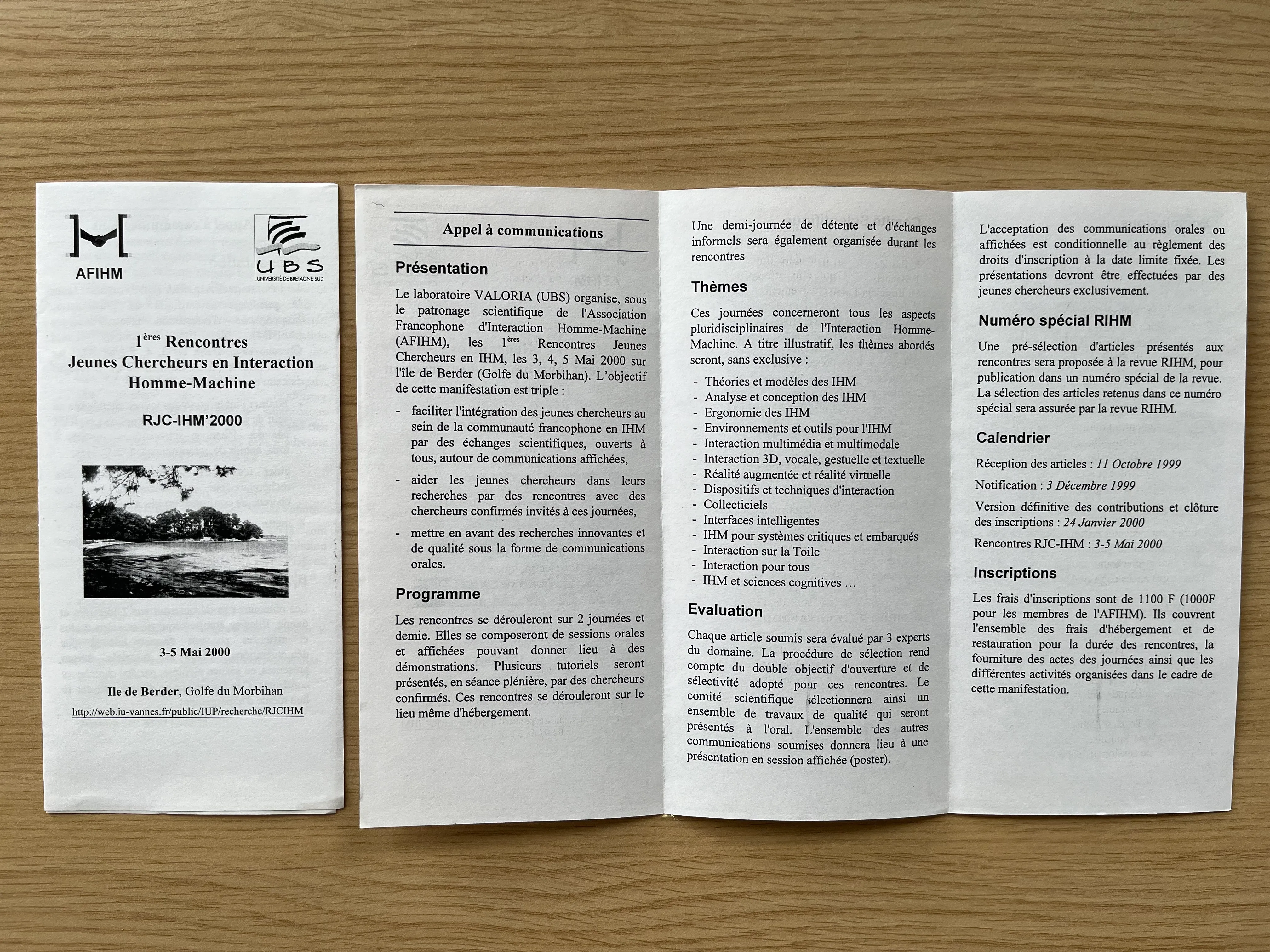 Dépliant des premières Rencontres Jeunes Chercheurs en Interaction Homme-Machine, RJC-IHM 2000